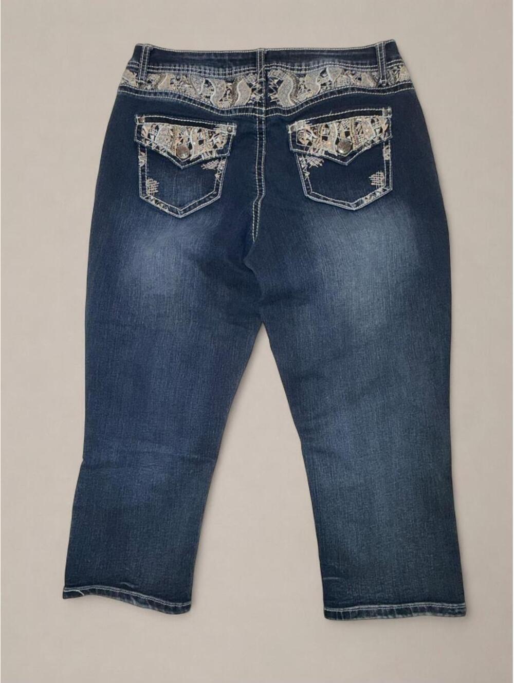 Y2K Cato Premium embellished capri jeans ✨